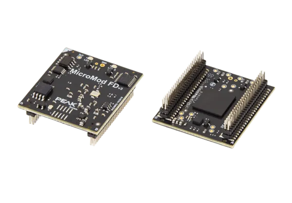 虹科 PCAN-MicroMod FD CAN/CAN FD I/O 模組正面與背面外觀，印有 MicroMod FD v3 與 PEAK-System 標誌，配備雙排連接針腳，用於數模訊號轉換與多源數據採集。